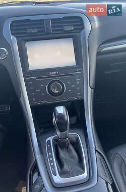 Седан Ford Fusion 2013 в 