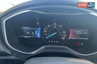 Седан Ford Fusion 2013 в 