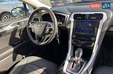 Седан Ford Fusion 2015 в 