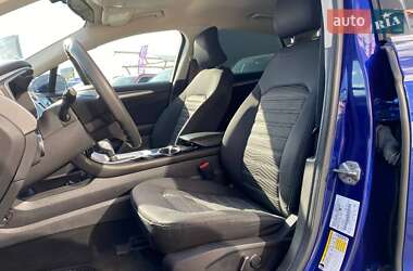 Седан Ford Fusion 2015 в 