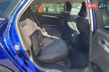 Седан Ford Fusion 2015 в 