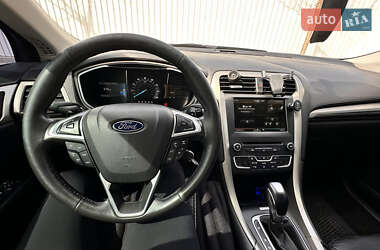 Седан Ford Fusion 2015 в 