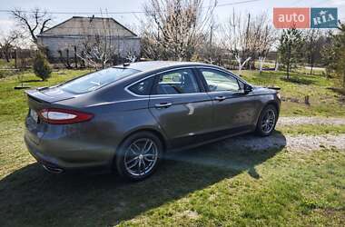 Седан Ford Fusion 2015 в 