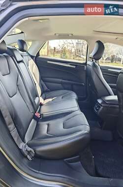 Седан Ford Fusion 2015 в 