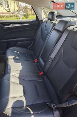 Седан Ford Fusion 2015 в 