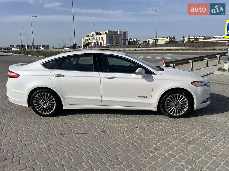Седан Ford Fusion 2013 в Львове