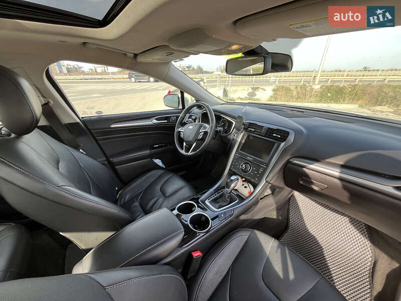 Седан Ford Fusion 2013 в Львове