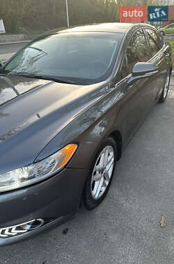 Седан Ford Fusion 2016 в 