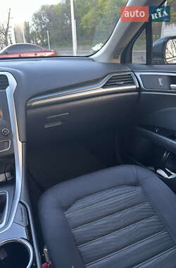 Седан Ford Fusion 2016 в 