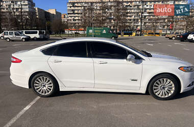 Седан Ford Fusion 2016 в 