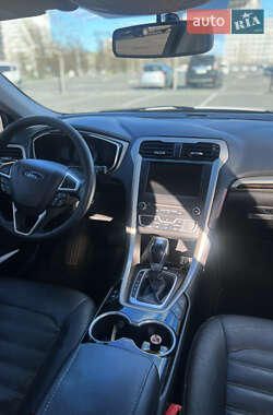 Седан Ford Fusion 2016 в 