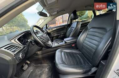 Седан Ford Fusion 2016 в 