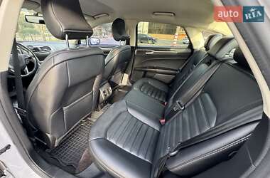 Седан Ford Fusion 2016 в 