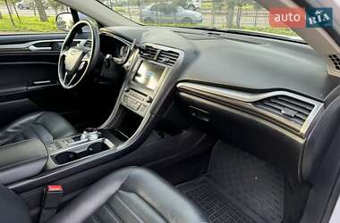 Седан Ford Fusion 2016 в 