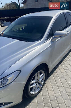 Седан Ford Fusion 2013 в 