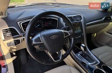 Седан Ford Fusion 2013 в 