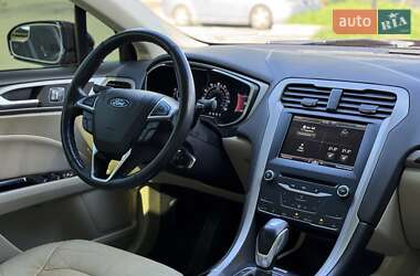 Седан Ford Fusion 2013 в 