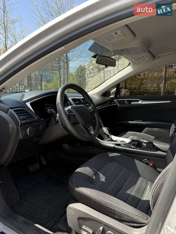 Седан Ford Fusion 2016 в Дніпрі