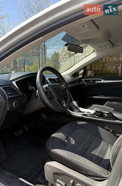 Седан Ford Fusion 2016 в 