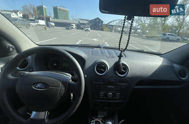 Хэтчбек Ford Fusion 2010 в 