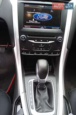 Седан Ford Fusion 2013 в 