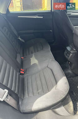 Седан Ford Fusion 2013 в 