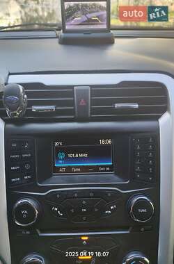 Седан Ford Fusion 2015 в 