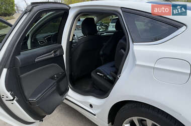 Седан Ford Fusion 2017 в 
