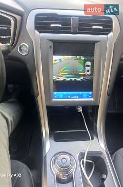 Седан Ford Fusion 2017 в 