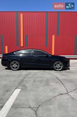 Седан Ford Fusion 2015 в 