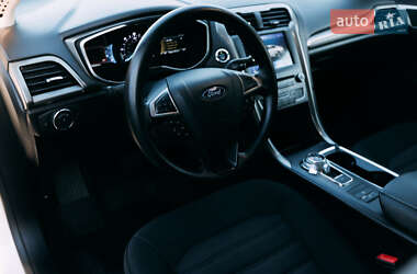 Седан Ford Fusion 2018 в 