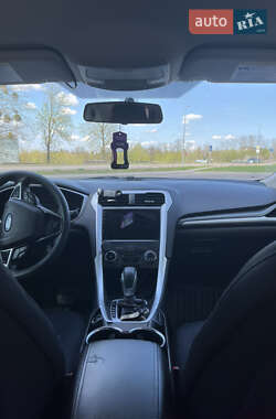 Седан Ford Fusion 2013 в 