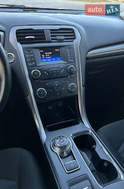 Седан Ford Fusion 2016 в 
