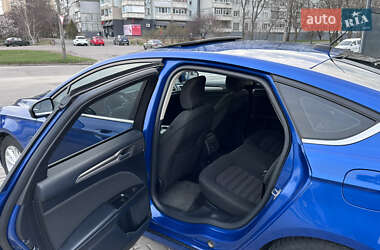 Седан Ford Fusion 2017 в 