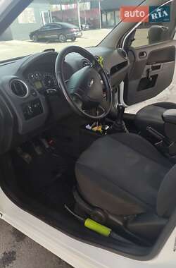 Хэтчбек Ford Fusion 2008 в 