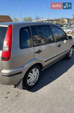 Хэтчбек Ford Fusion 2003 в 