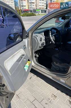 Хэтчбек Ford Fusion 2003 в 