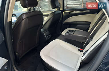 Седан Ford Fusion 2020 в 