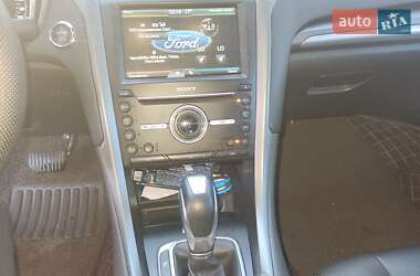 Седан Ford Fusion 2015 в 