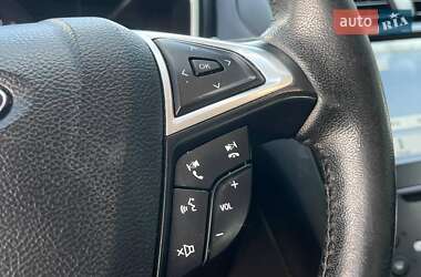 Седан Ford Fusion 2016 в 