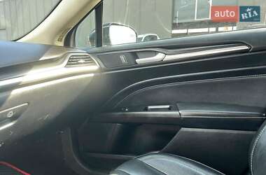 Седан Ford Fusion 2016 в 