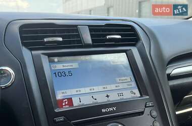 Седан Ford Fusion 2016 в 