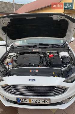 Седан Ford Fusion 2017 в 