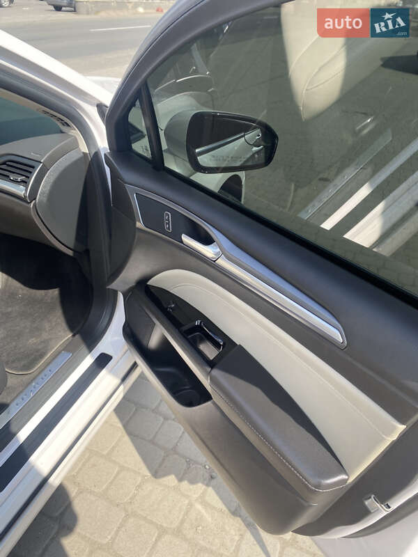 Седан Ford Fusion 2014 в Черновцах