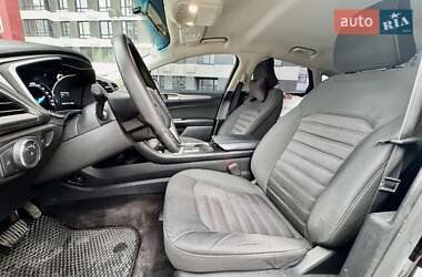 Седан Ford Fusion 2016 в 