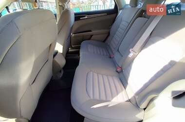 Седан Ford Fusion 2016 в 