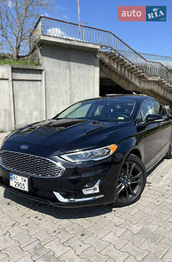 Седан Ford Fusion 2019 в 