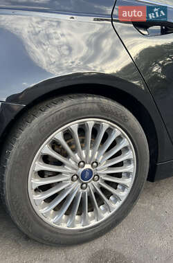 Седан Ford Fusion 2012 в 