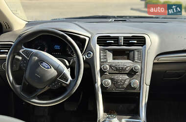 Седан Ford Fusion 2017 в 