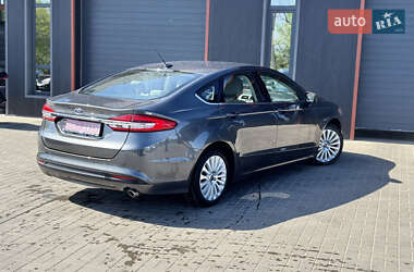 Седан Ford Fusion 2017 в 